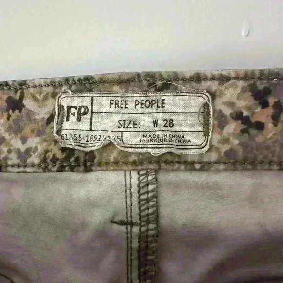 Free People Camo Skinny Pants Womens Size 28 Animal Snake Print Cropped - Picture 2 of 4